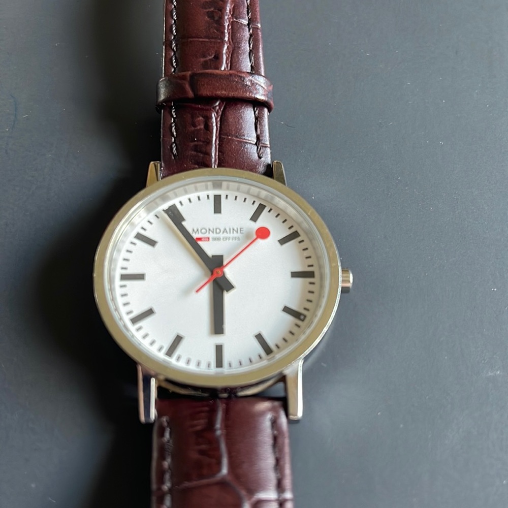 36mm woman’s watch. Water resistant up to 30 meters with a Stainless Steel Case.
